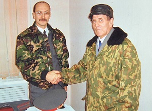 Начальник штаба УВД С.В. Телегин с бывшим начальником ГОВД В.И. Фоминым